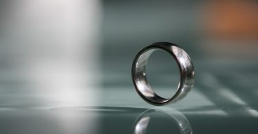 pourquoi-choisir-les-anneaux-de-mariage-en-tungstene